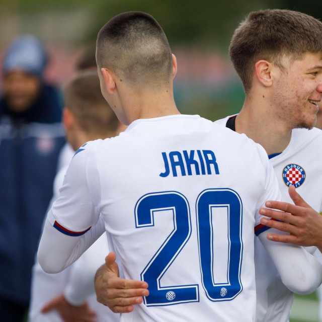 Antonio Jakir (s leđa)