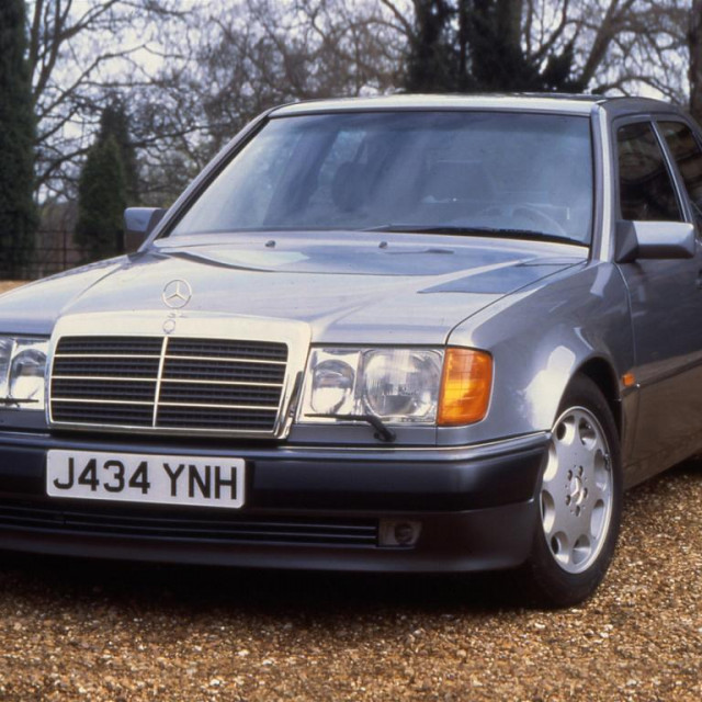 RIjetki Mercedes 500E za UK tržište, ilustracija