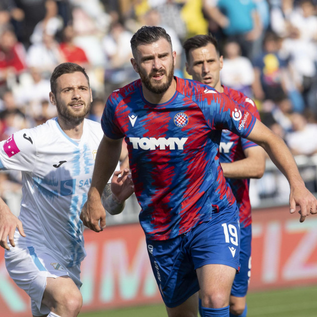 Od tri prošlogodišnje akvizicije ostao je samo Josip Elez