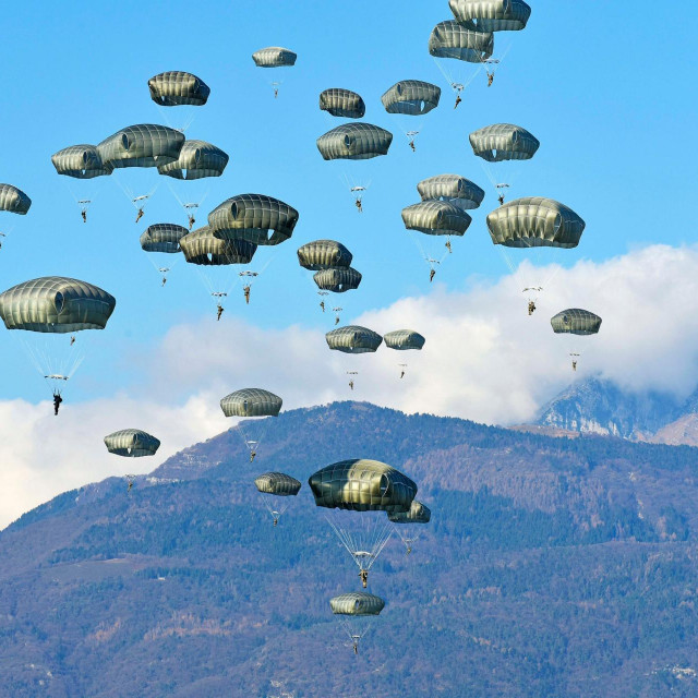 Padobranci/Ilustracija