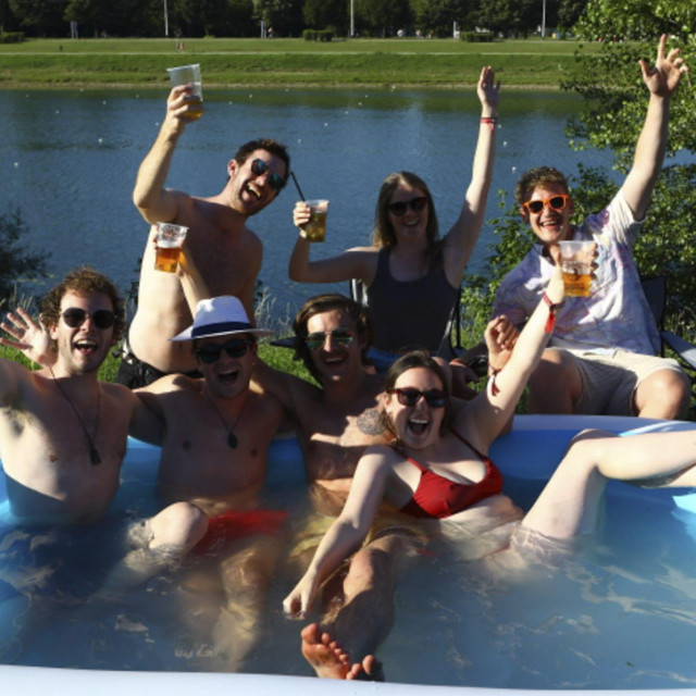  Simon, George, Iva, Jasmine, Andy doputovali su iz Novog Zelanda u Hrvatsku zbog INMusic festivala
 