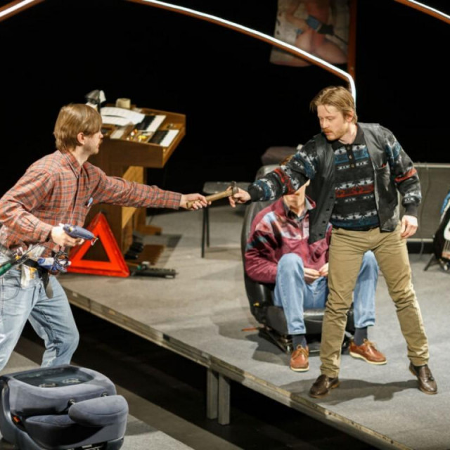 Predstava ”Dvije Garaže”, Eurokaz