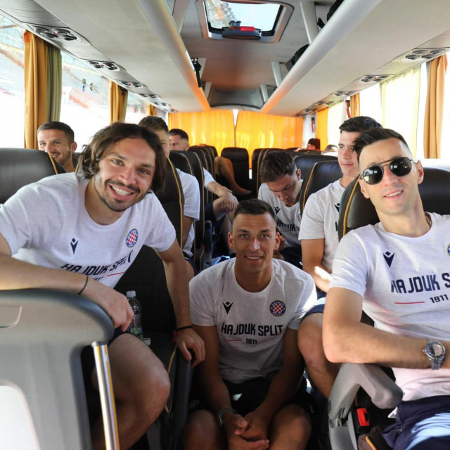 Nogometaši Hajduka otisnuli su se jučer s Poljuda prema Bad Waltersdorfu, mjestašcu u Štajerskoj