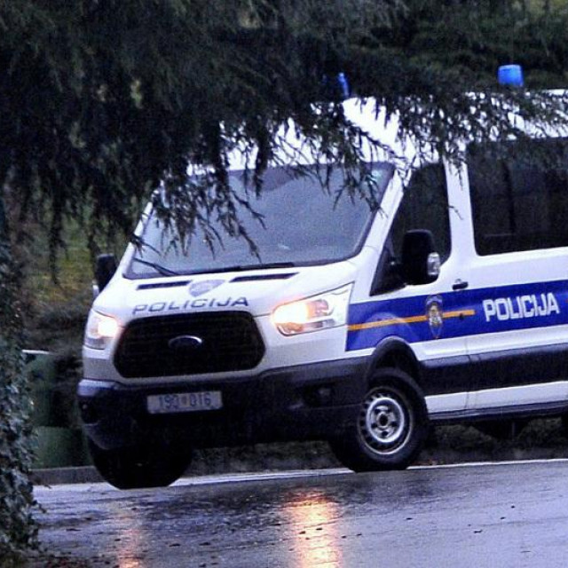 Ilustracija, policijski kombi