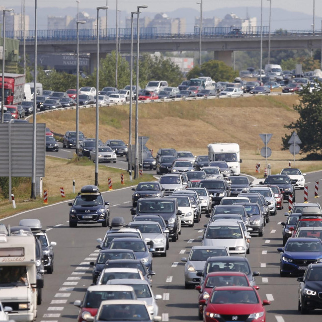 Eto nama na horizontu našeg održivog turizma - iz Njemačke, možda baš sad dok ovo pišemo, kreću kolone automobila napunjenih dizelom po dva eura za litru prema Hrvatskoj