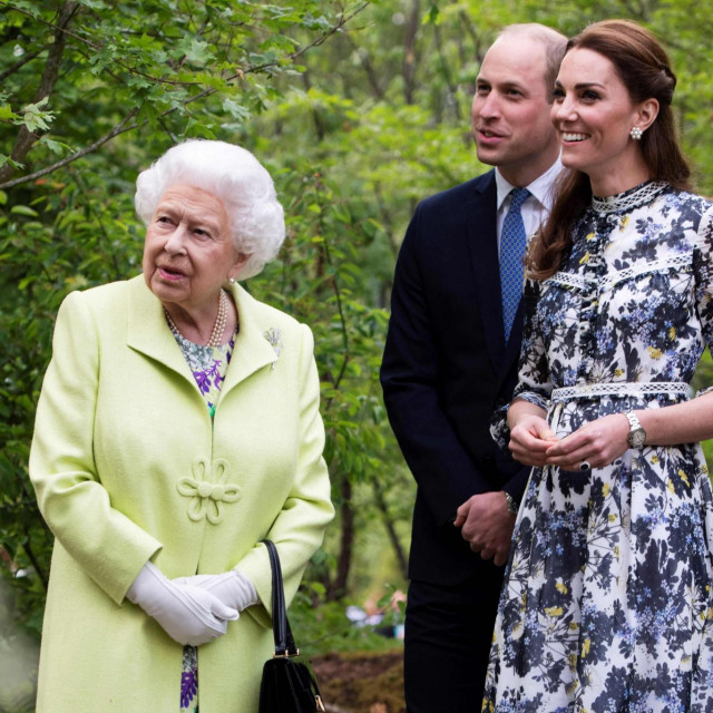 Princ William i supruga Kate s kraljicom Elizabetom II