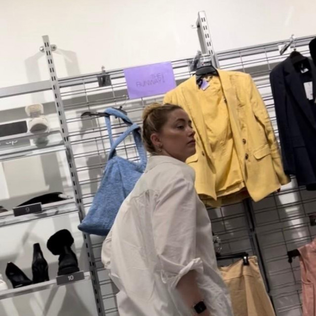 Amber Heard u shoppingu u TJ Maxxu u Bridgehamptonu, New York