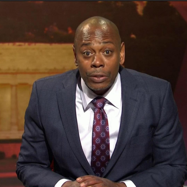 Dave Chapelle tijekom nastupa na Saturday Night Liveu 2020. godine