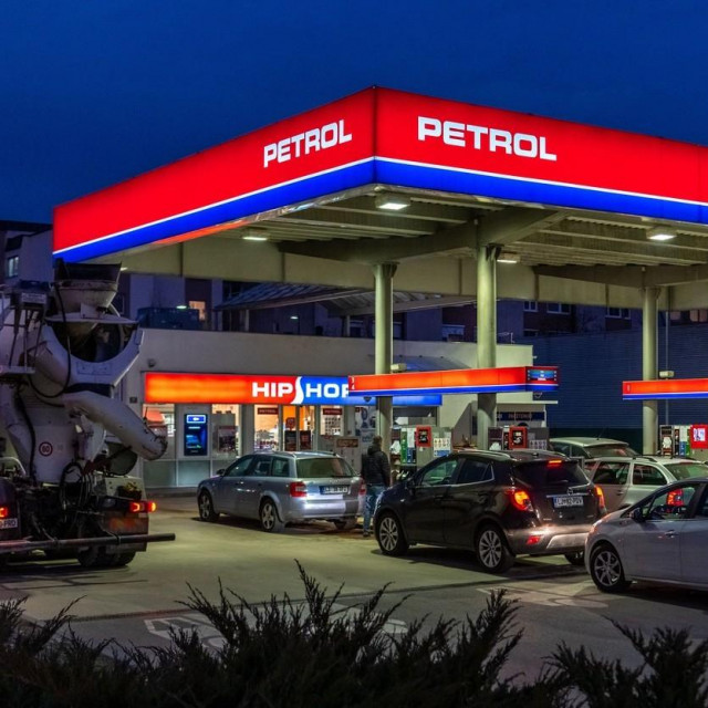 Petrol je od slovenske vlade već ranije tražio isplatu 51,3 milijuna eura poslovne štete nastale do 11. svibnja zbog zamrznutih cijena goriva do tog razdoblja