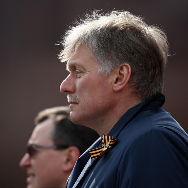 Što se tiče slučaja WNBA superzvijezde Brittney Griner, koja se nalazi u istražnom zatvoru u Rusiji zbog optužbi za drogu, Peskov je oštro odbacio tvrdnju da je drže kao taoca