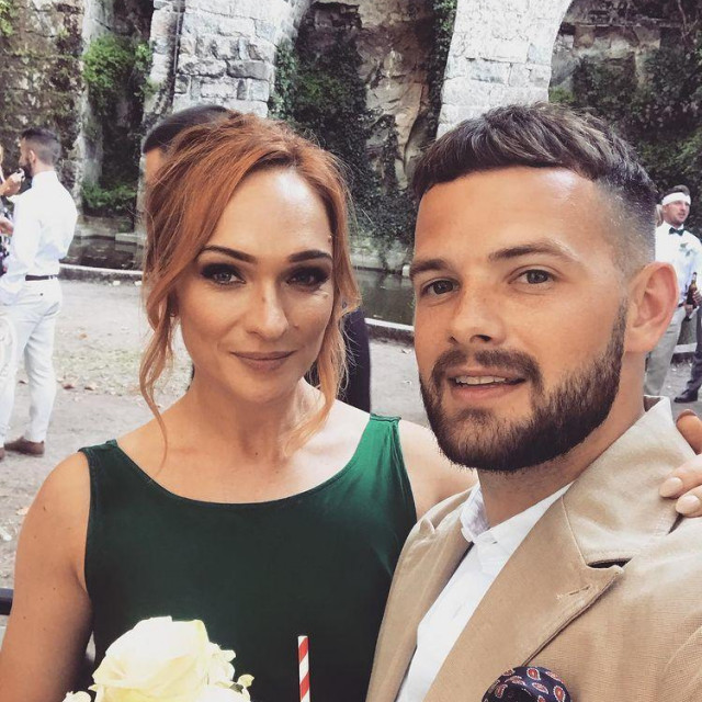 Tom Mann sa suprugom Danielle