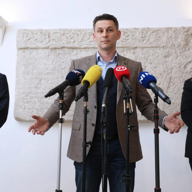 Zvonimir Troskot, Božo Petrov, Nikola Grmoja