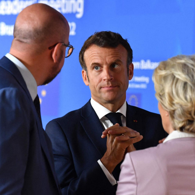 Charles Michel, Emmanuel Macron i Ursula von der Leyen 