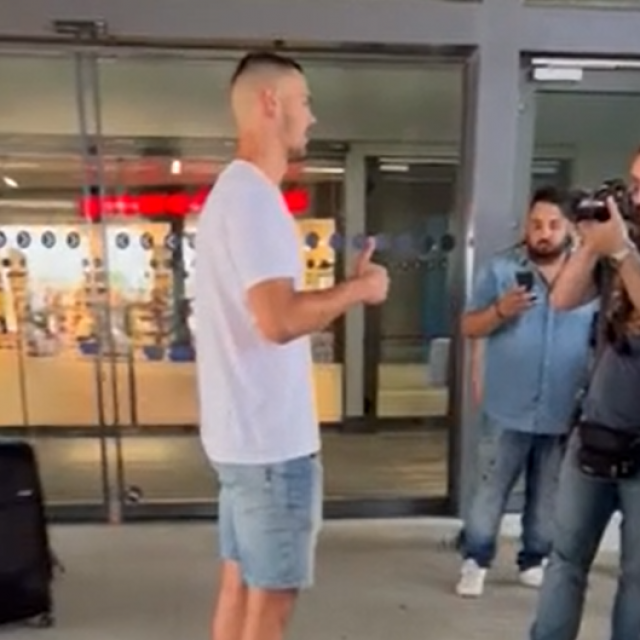 Dominik Kotarski se pojavio u zračnoj luci u Solunu