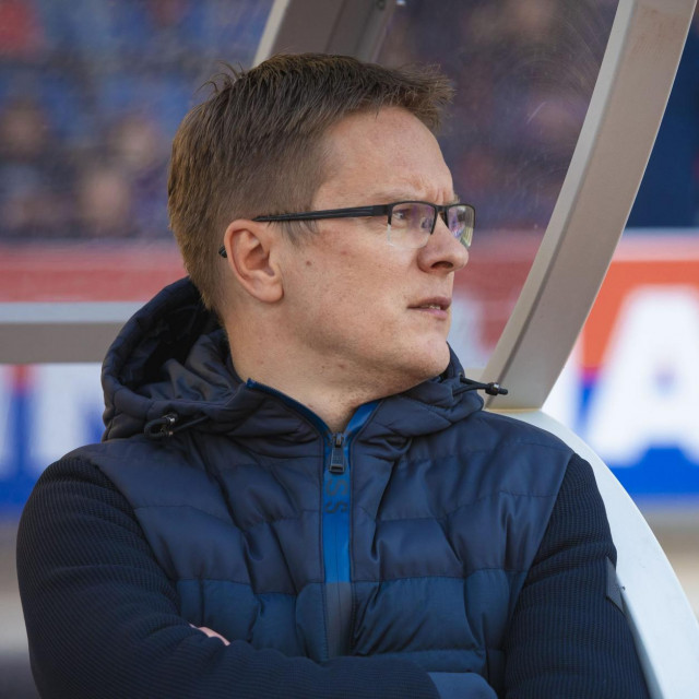 Split, 190322.
Stadion Poljud.
Nogometna utakmica 28. kola HT Prve lige, Hajduk - Lokomotiva.
Na fotografiji: Valdas Dambrauskas trener Hajduka.