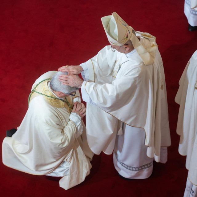 Prvo biskupsko ređenje u zadarskoj prvostolnici sv. Stošije nakon 32 godine, mons. Milana Zgrablića, imenovanog zadarskog nadbiskupa koadjutora
 