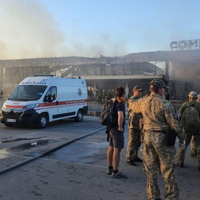 Gašenje požara u trgovačkom centru