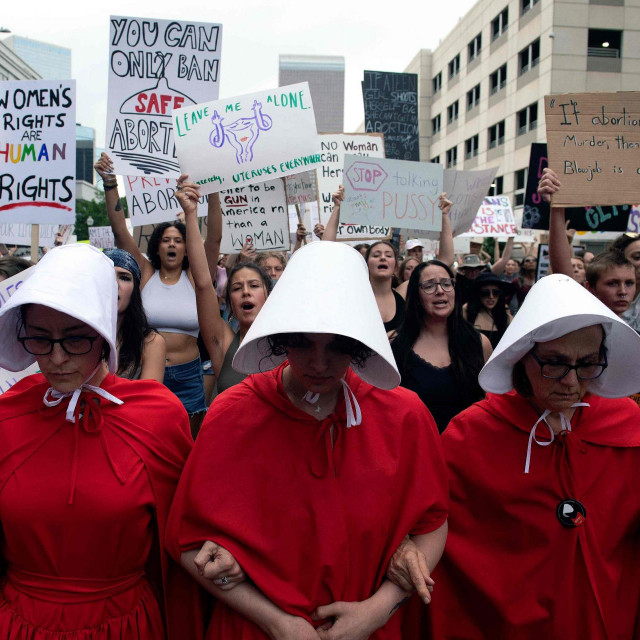 Protivnici zabrane pobačaja ohrabreni su ispitivanjima javnog mnijenja koja pokazuju da gotovo 60 posto Amerikanaca i dvije trećine Amerikanki ne odobravaju presudu Vrhovnog suda