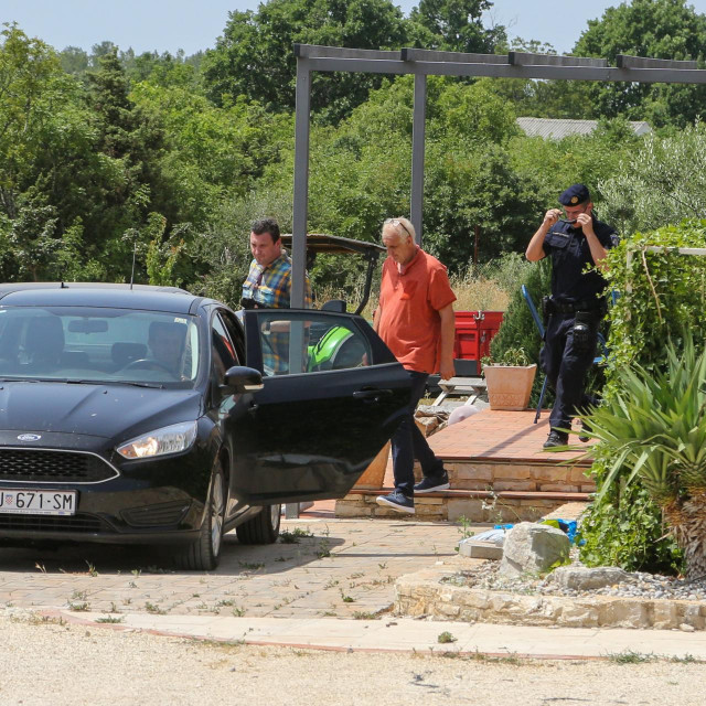 Uhićenje Damira Janka (crvena majica)