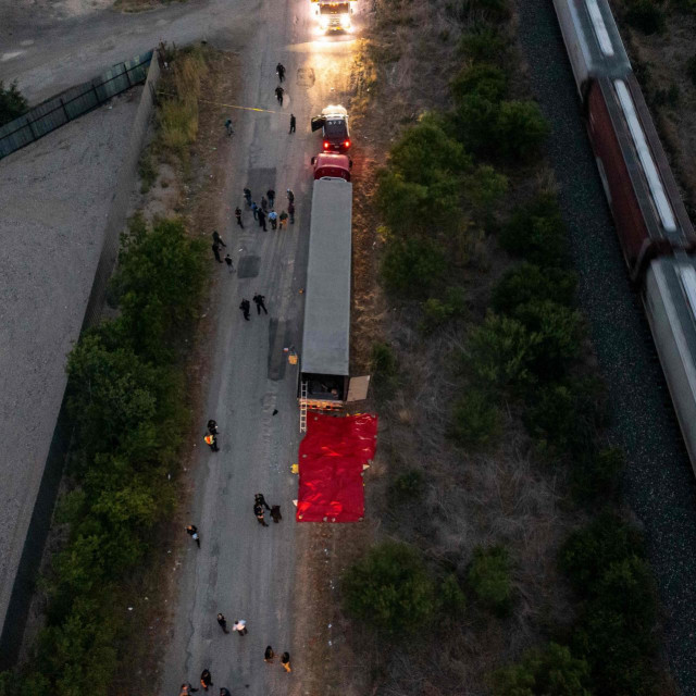 Prikolica kamiona u kojoj su pronađeni mrtvi migranti