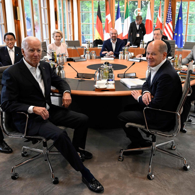 Boris Johnson, Fumio Kishida, Joe Biden, Ursula von der Leyen, Charles Michel, Olaf Scholz, Mario Draghi, Justin Trudeau i Emmanuel Macron