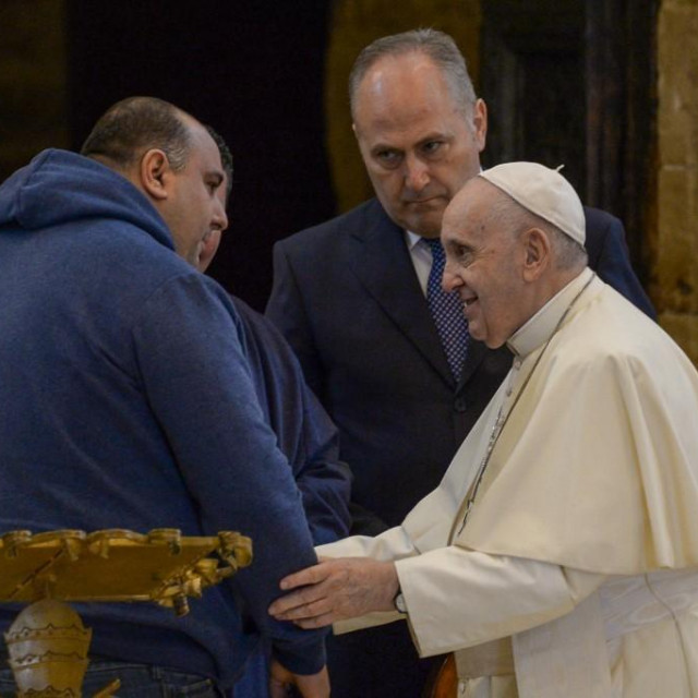 Papa s beskućnicima