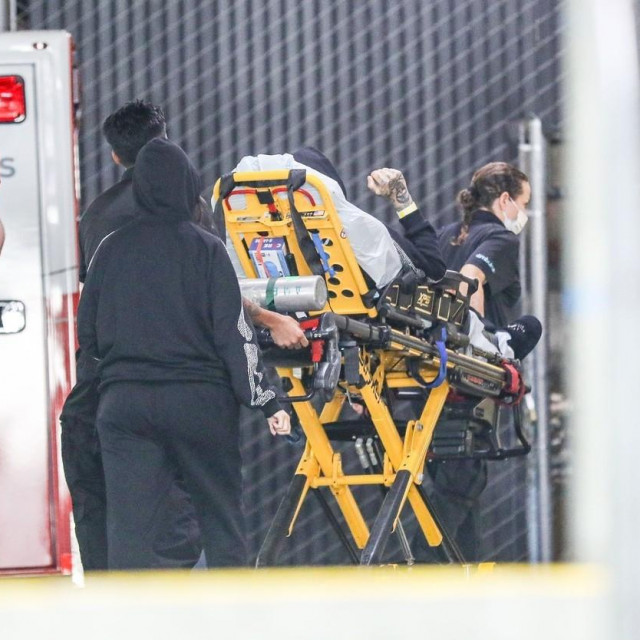 Kourtney Kardashian viđena je u pratnji vozila hitne pomoći koje je odvezlo Travisa Barkera u bolnicu