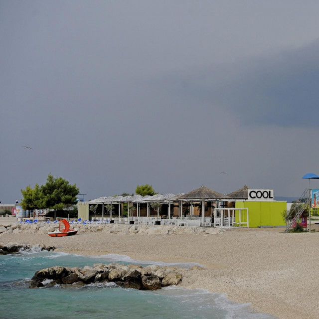 ilustrativna fotografija splitske plaže Žnjan