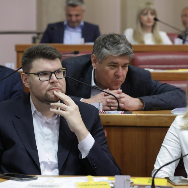 Peđa Grbin (lijevo): 'Plenkovićev sadašnji stav je retrogradan, što pokazuje da je onaj njihov programčić, koji su prije 20-ak dana usvajali na saboru stranke, mrtvo slovo na papiru'