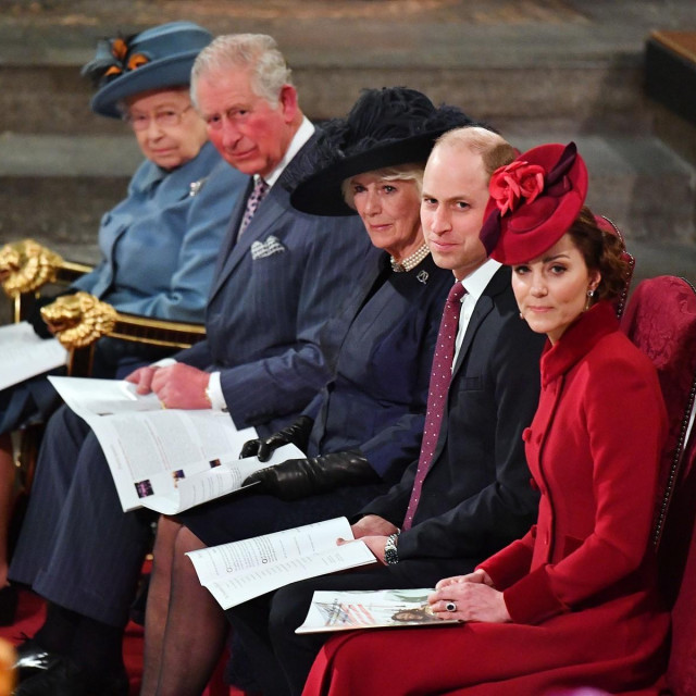 Kraljica Elizabeta II., princ Charles, Camilla Parker Bowles, princ William i Kate Middleton