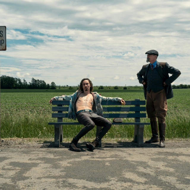 Jedan od superheroja - Klaus, s dijaboličnim ocem Sir Reginaldom Hargreevesom