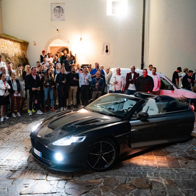 Predstavljanje Zagata na Pink Wingu