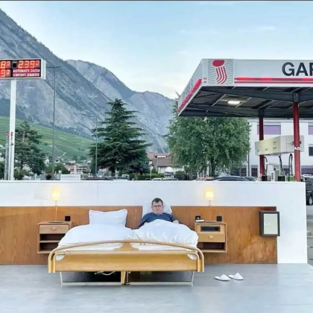 Null Stern Anti-Idyllic Suite