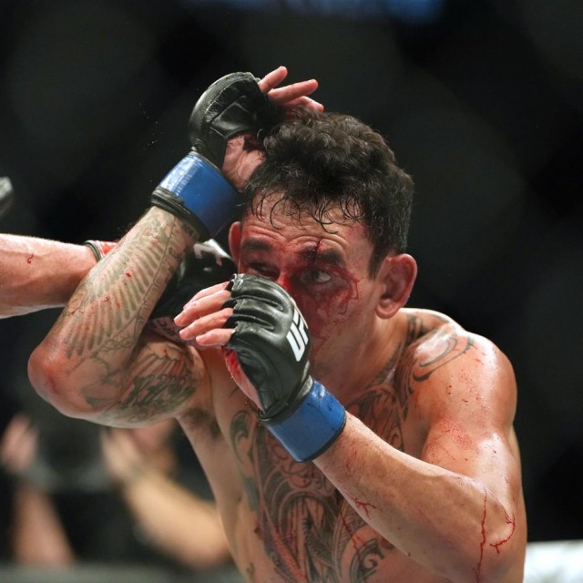  Max Holloway
