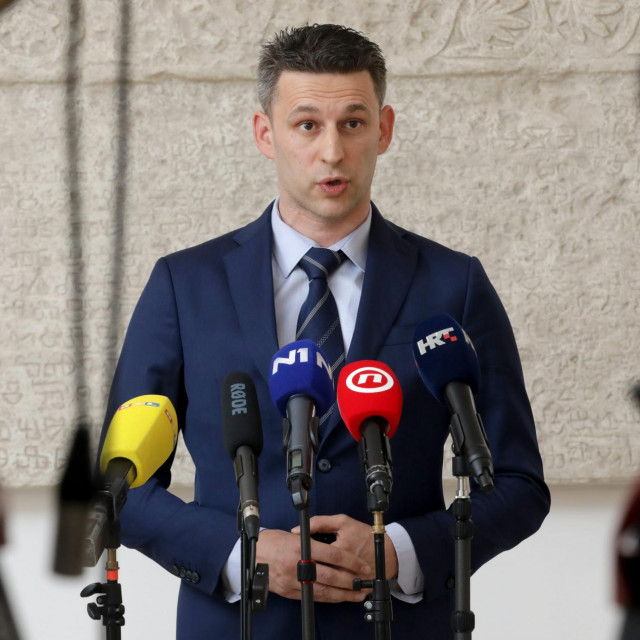Božo Petrov