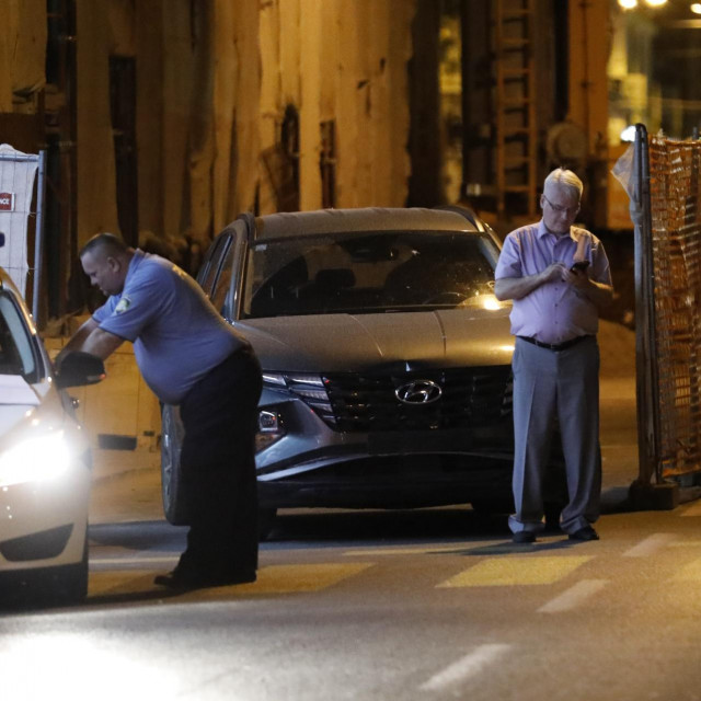 Bivši predsjednik kraj terase kafića u Amruševoj