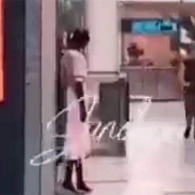 Napadač juri za posjetiteljima trgovačkog centra