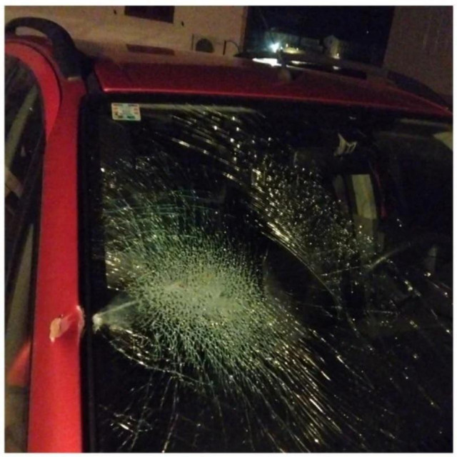 auto uništen u trajektnoj luci ‘Faros‘ kod Staroga Grada