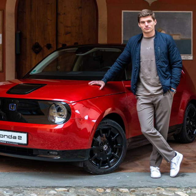 Max Verstappen i Honda e Limited Edition