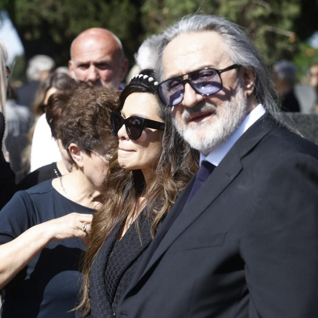 Nikolina Ristović i Viktor Ristović na sprovodu Vidoja Ristovića