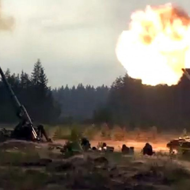 Ruske samohodne haubice 2S7M Malka