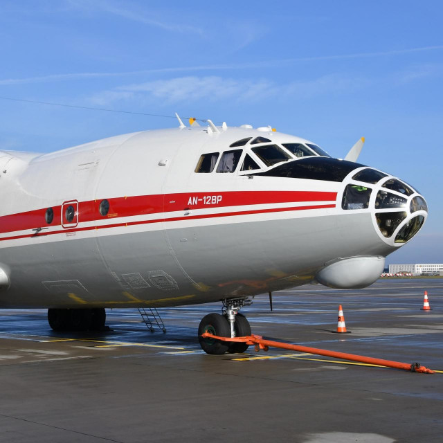 Antonov An-12; ilustracija