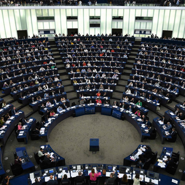 Predsjednica Europske komisije Ursula von der Leyen pozvala je na ubrzavanje zelene tranzicije i odbacila upozorenja da se time može ugroziti sigurnost