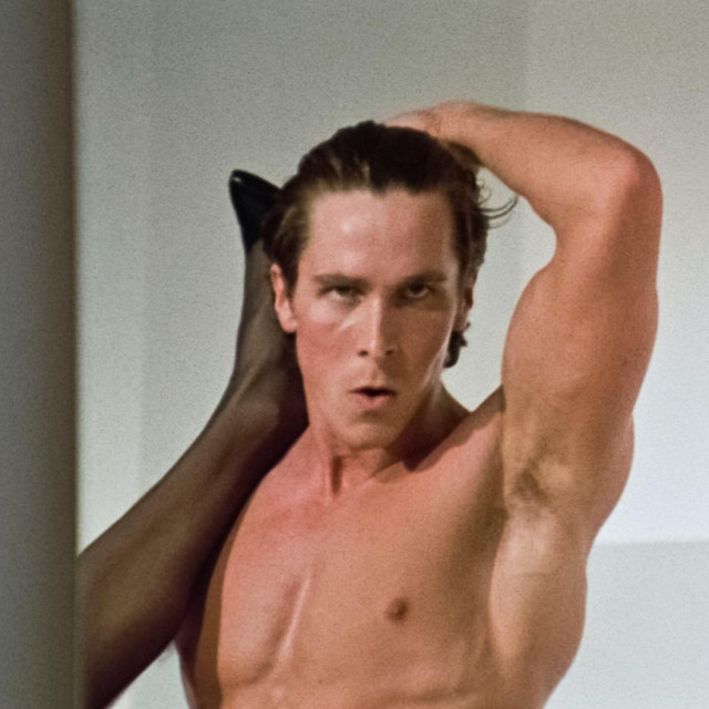 Primjer seksualnog narcisa je Patrick Bateman, lik kojeg glumi Christian Bale u filmu Američki psiho