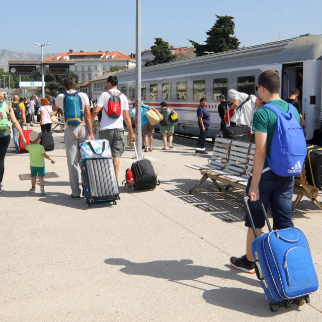 Dolazak prvog sezonskog noćnog vlaka na relaciji Osijek-Zagreb-
