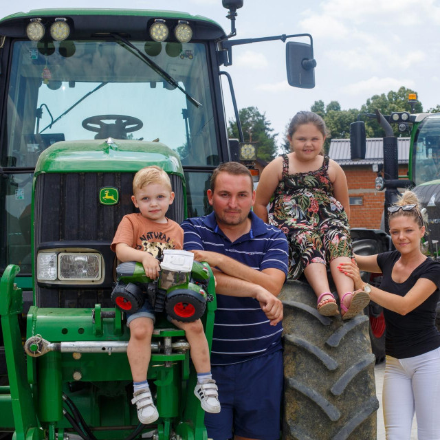 Ivan Ostrihon, supruga Marija, djeca Magdalena i Marko