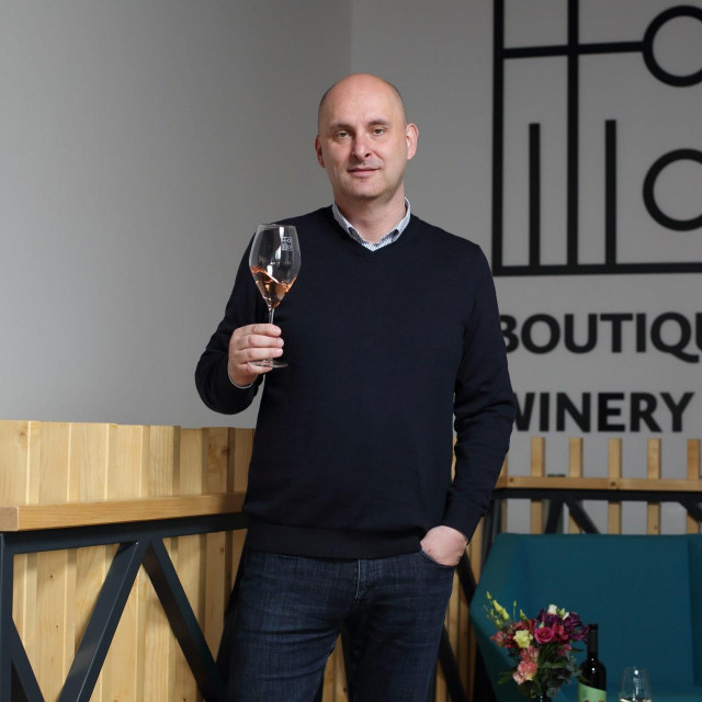 Tomislav Tolušić u vinariji