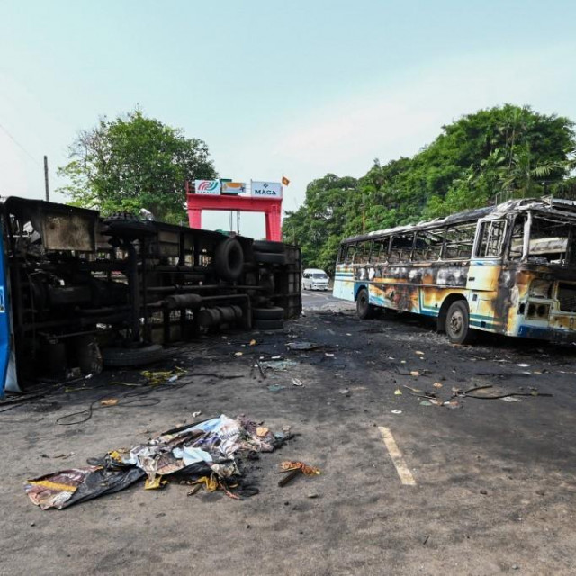 Libanon i Šri Lanka već su prestali isplaćivati obveze vlasnicima nacionalnih obveznica. U Šri Lanki već neko vrijeme traju burni prosvjedi zbog loše ekonomske situacije u zemlji (na fotografiji)