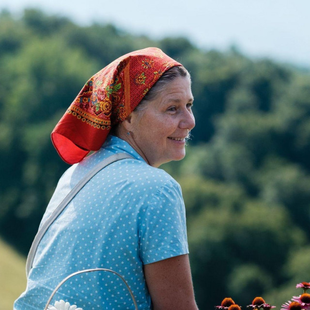 Nosila je rubac črleni