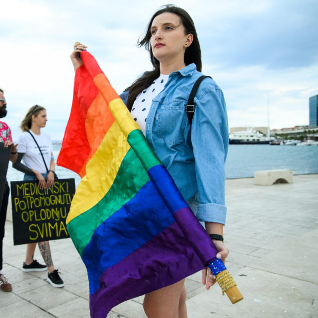 podizanje zastave duginig boja u Splitu